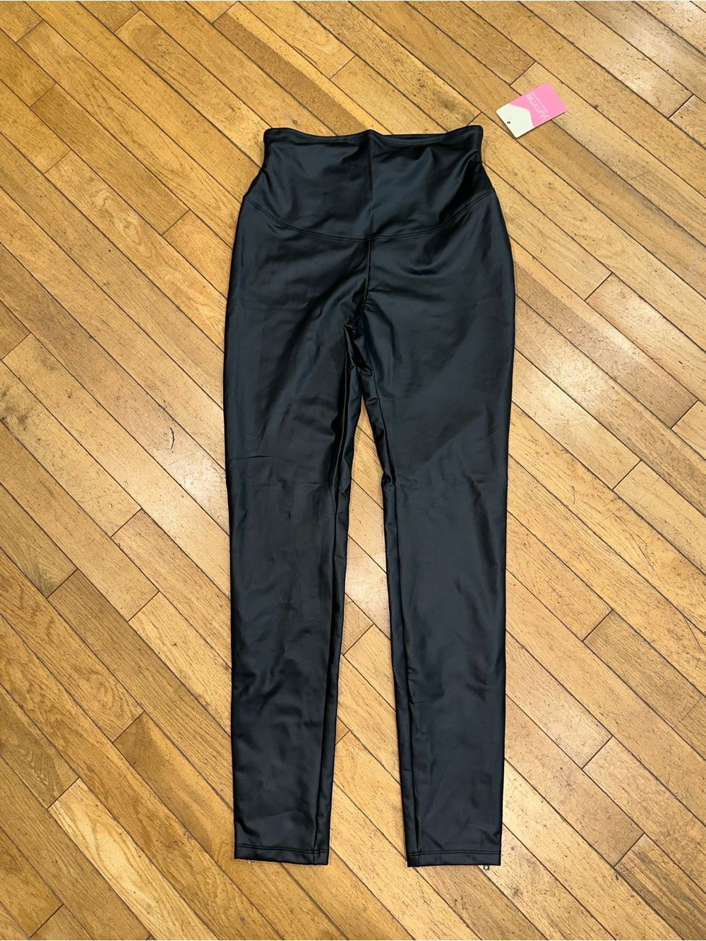NWT Women’s Yummie faux leather leggings zipper